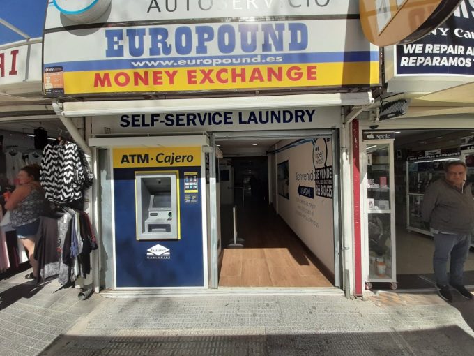 Local en funcionamiento en Avenida de Mediterráneo – Lavandería y oficina de cambio