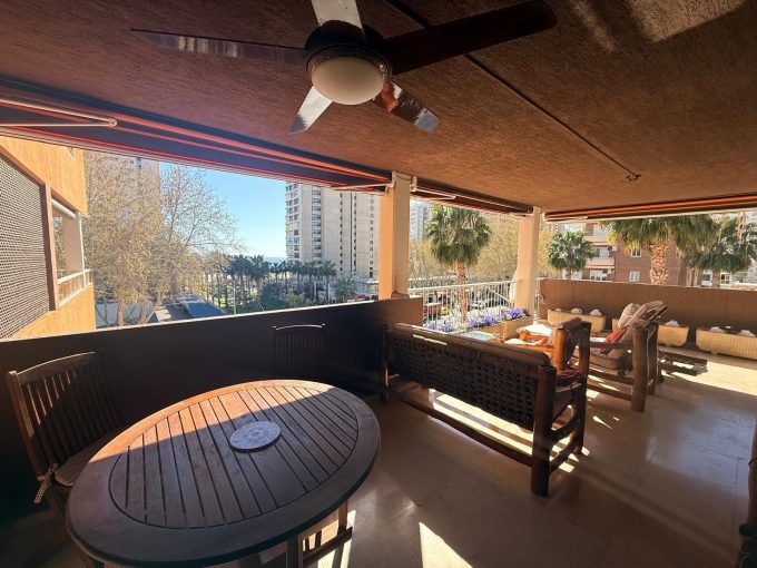 Exclusivo piso de 219 m2 con 4 dormitorios y 80 m2 de terraza en Av. del Mediterráneo – 