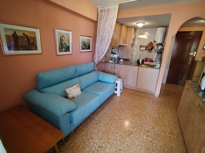 Apartamento en zona de Levante. 1 dormitorio, 1 baño, En buen estado. Parking y piscina comunitaria.