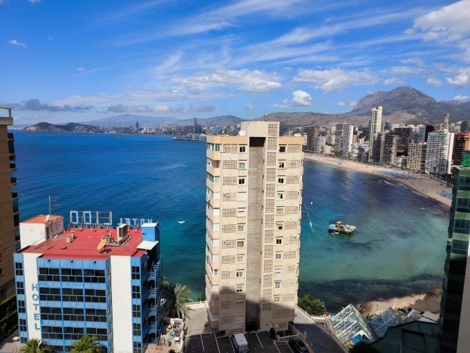 Bonito apartamento de 1 dorm. en buen estado con vistas al mar a 200m de la playa de Levante – 