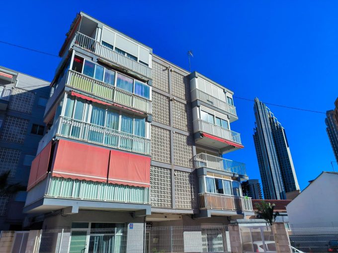 Bonito piso de 2 dorm. de esquina con parking privado en zona Hotel Bali Cala de Finestrat – 