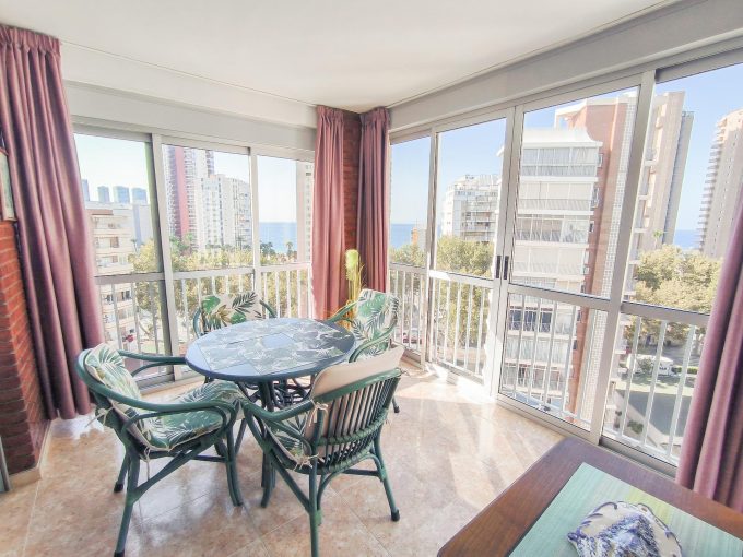 Bonito piso de 2 dorm. en buen estado con garaje en zona Av. Mediterráneo – 