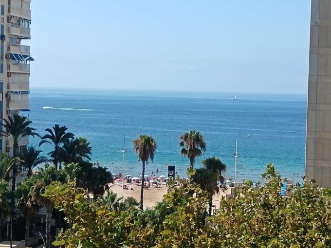 Apartamento en 2ª linea de playa Levante. 1 dormitorio, en buen estado