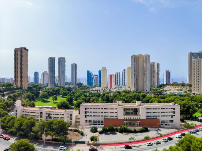 Bonito apartamento con terraza abierta y vistas al mar en Vía Parque – 