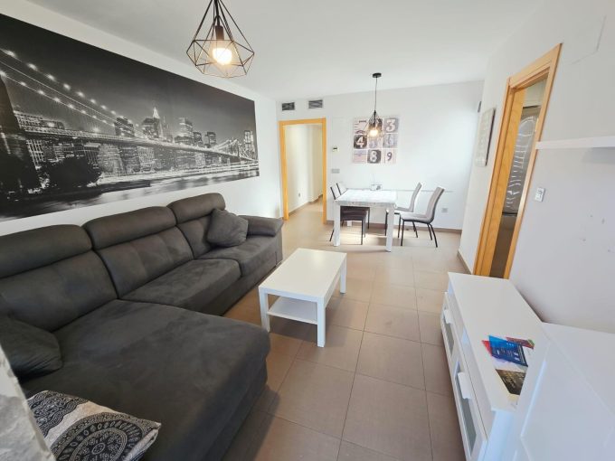 Apartamento de 1 dormitorio, en buen estado, zona mercasa. garaje incluido